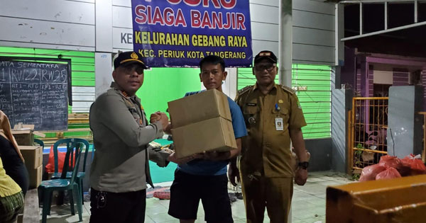Bantu Meringankan Korban Banjir di Tangerang, Polisi Salurkan Ratusan Paket Sembako