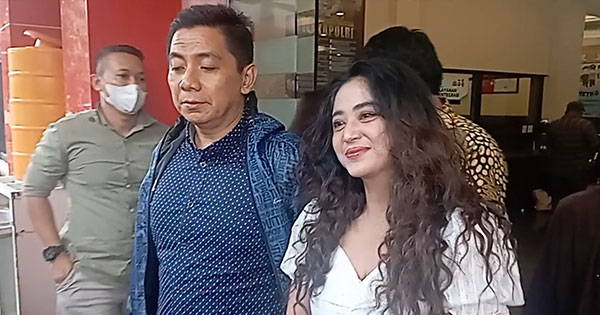 Sambangi Polres Metro Jakarta Selatan, Dewi Perssik Temui Haters Diduga Fans Lesti Billar?
