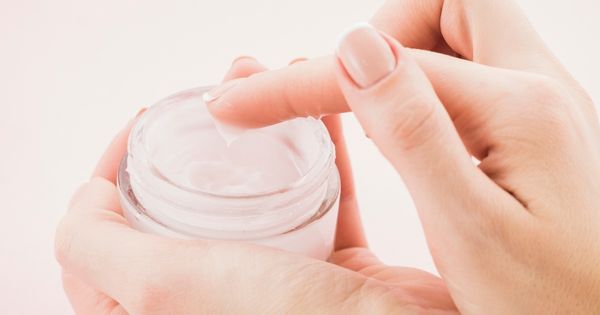 7 Skincare dengan Retinoid Cream yang Paling Recomended